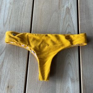 Maaji ribbed reversible chi chi bikini bottoms
